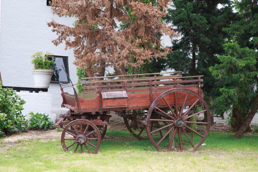 Spa Hotel La Reserve Colonia Del Sacramento Exterior foto Wagon at the museum