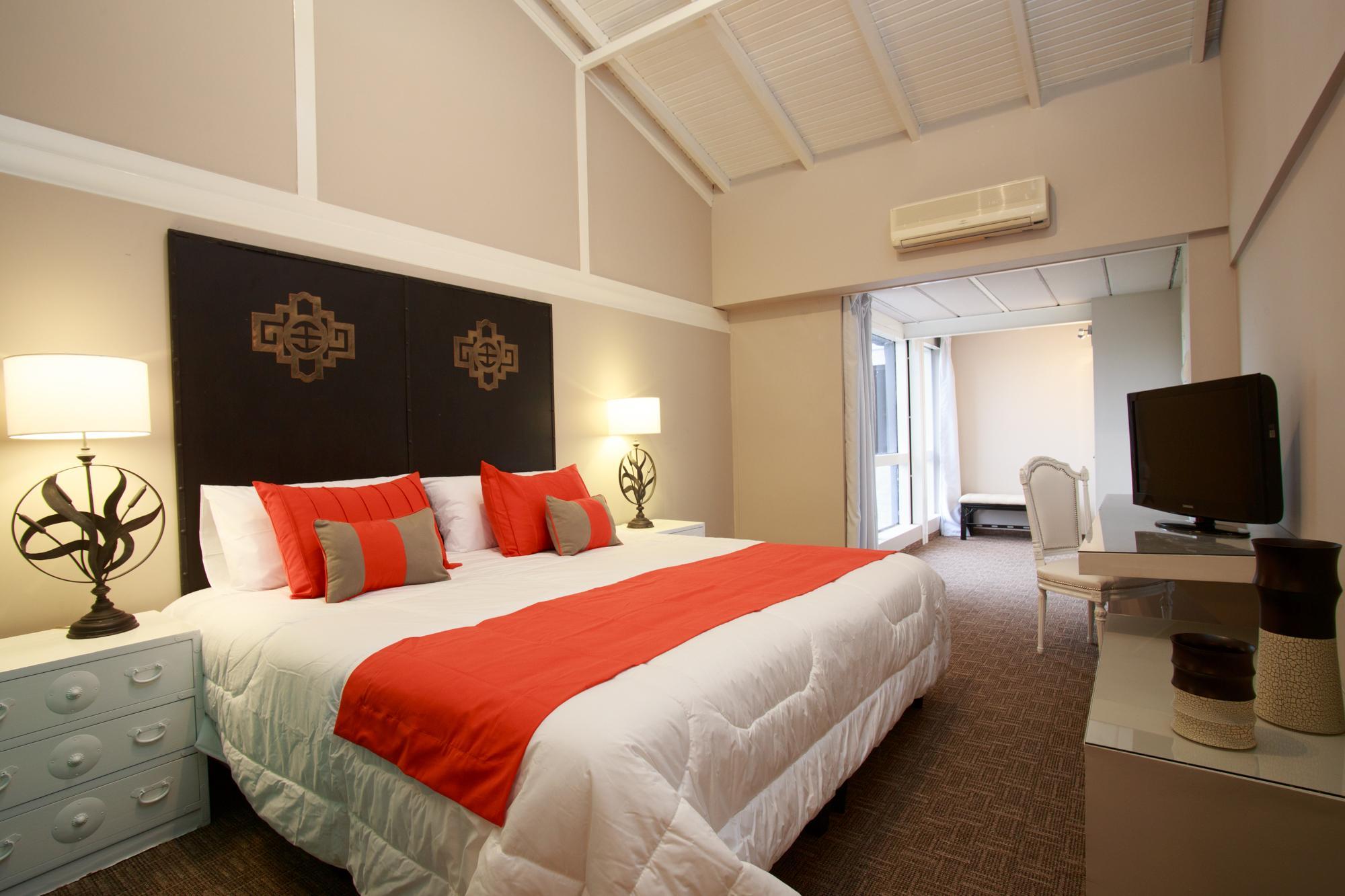 Spa Hotel La Reserve Colonia Del Sacramento Exterior foto A bedroom at the Cape Heritage